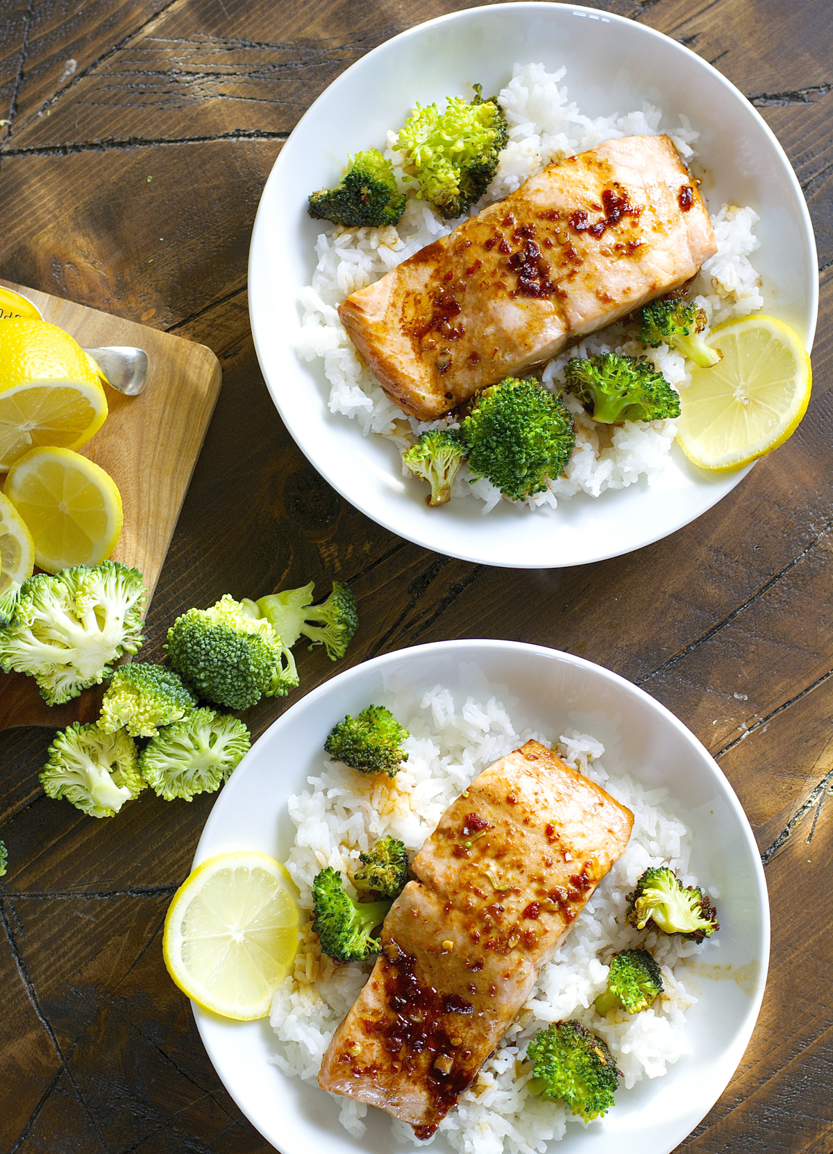 This Salmon Rice Bowl recipe features tender salmon, fresh broccoli and jasmine rice in a savory Asian sauce! This is an easy, healthy dinner recipe your entire family will love!